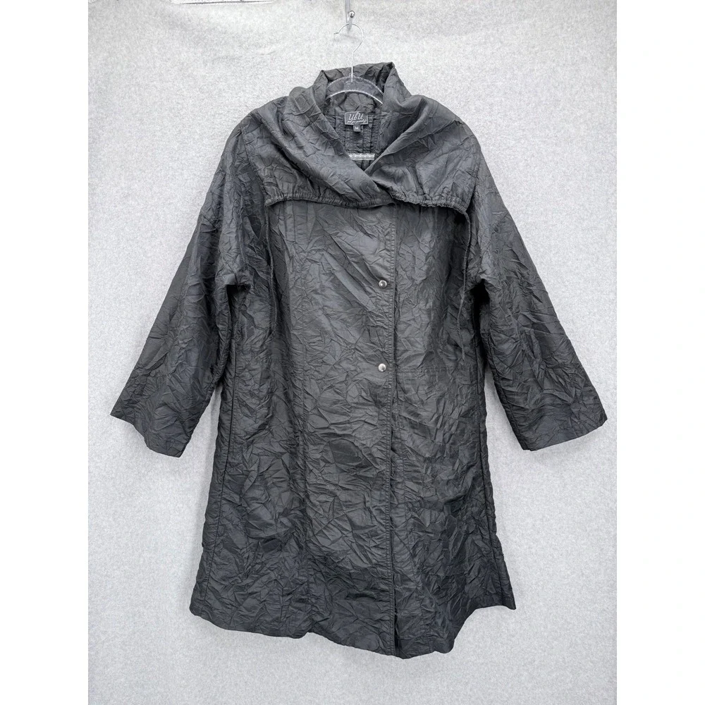 UBU Pack Your Personality Travel Coat Women Size M Black Crinkle Snap Front 3392